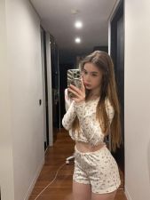 Hojatxona devoridagi tuynuk orqali oral seks berish